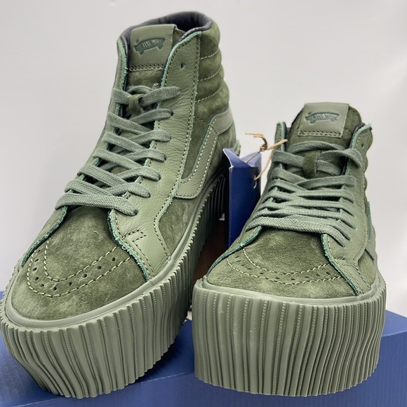Vans Women’s Sk8-Hi Reissue 3 Platform
Lx Suede/Leather Army
VN000CNFARM
Mono - Picture 6 of 16